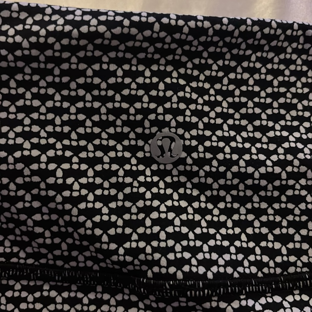 Lululemon In Movement Short *Everlux 2.5" - Picture 3 of 5